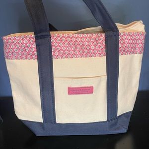 Vineyard Vines Daisy Classic Tote NWOT Retired